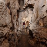 La Grotte de Thaïs à Saint Nazaire en Royans vu de l'intérieur. Visite sur la préhistoire